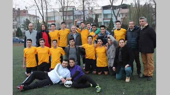 Serdivan Farabi Mesleki ve Teknik Anadolu Lisesi Futbol Turnuvasında Finale Yükseldi