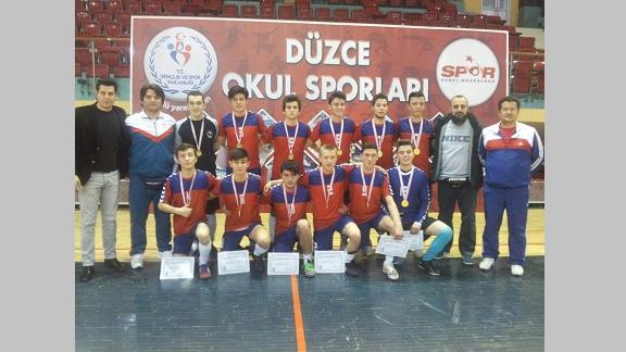 Serdivan Anadolu Lisesi Genç Erkekler Futsal da Grup Şampiyonu Oldu