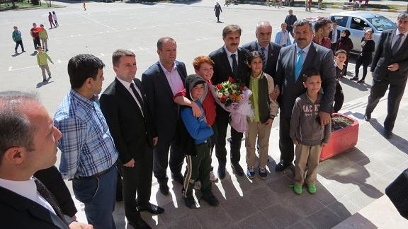 23 Nisan Kutlamaları Nedeniyle Belediye Başkanımız Bahçelievler Gazi İlkokulunu Ziyaret Ettiler