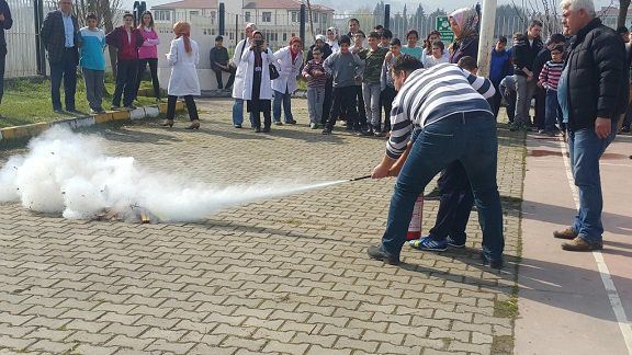 Şehit Ali Borinli Ortaokulu ve Mesleki Eğitim Merkezi´nde Yangın Tatbikatı Yapıldı
