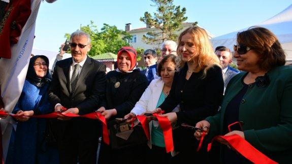 Serdivan Halk Eğitim Merkezi Yıl Sonu Sergi Açılışı Ve Sertifika Töreni Yapıldı