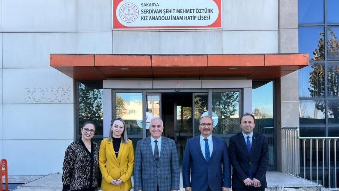 Kaymakamımız Sayın Ali Candan İlçemiz Serdivan Şehit Mehmet Öztürk Kız Anadolu İmam Hatip Lisesini Ziyaret Etti.