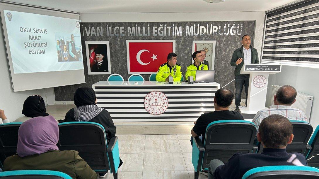 Okul Servisi Şoförleri ve Rehber Personele Trafik Güvenliği Eğitimi Verildi 